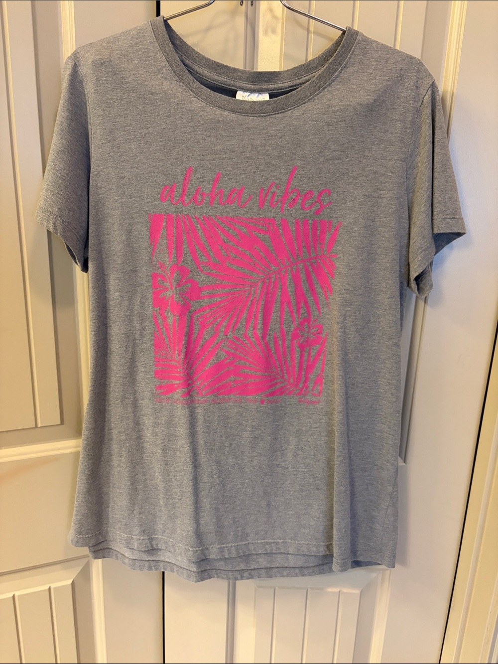 thirty-one Gray Tee with Hot Pink 'aloha vibes' Graphic